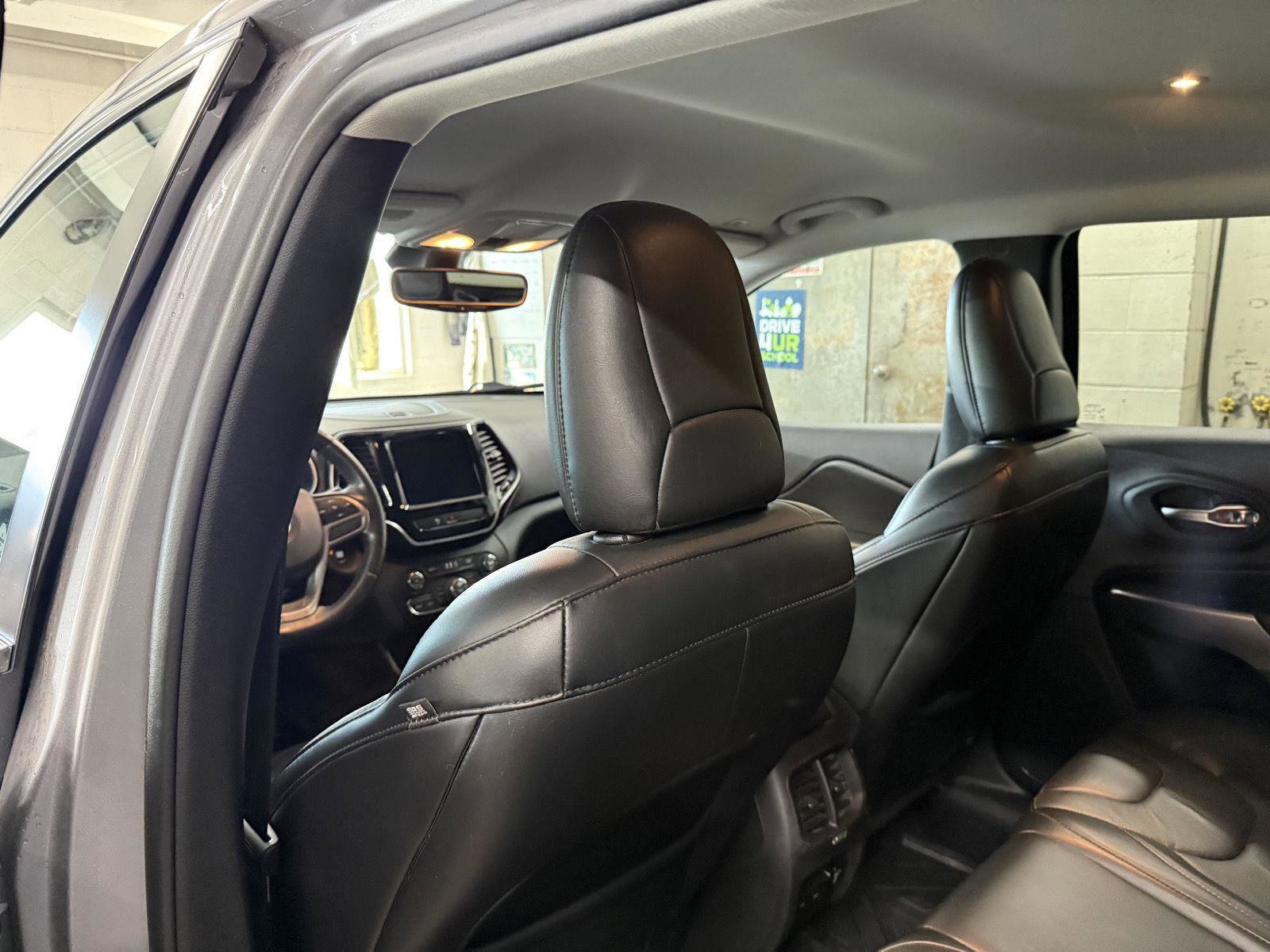Used 2019 Jeep Cherokee Limited AWD/4WD image 22