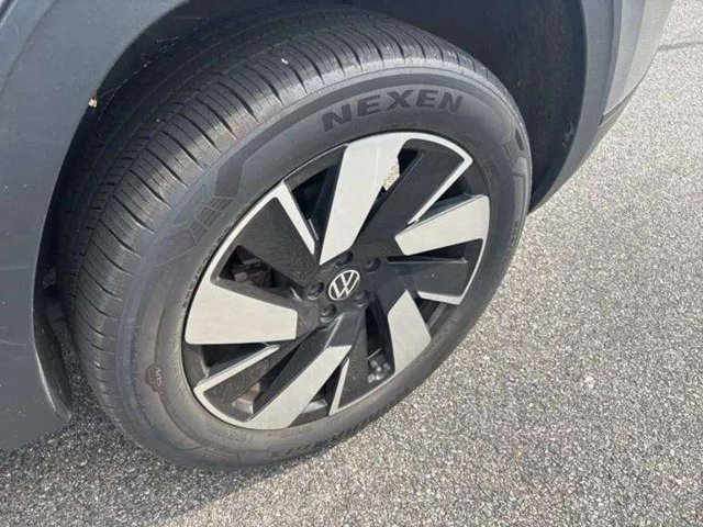 Used 2024 Volkswagen Atlas Cross Sport SE image 23