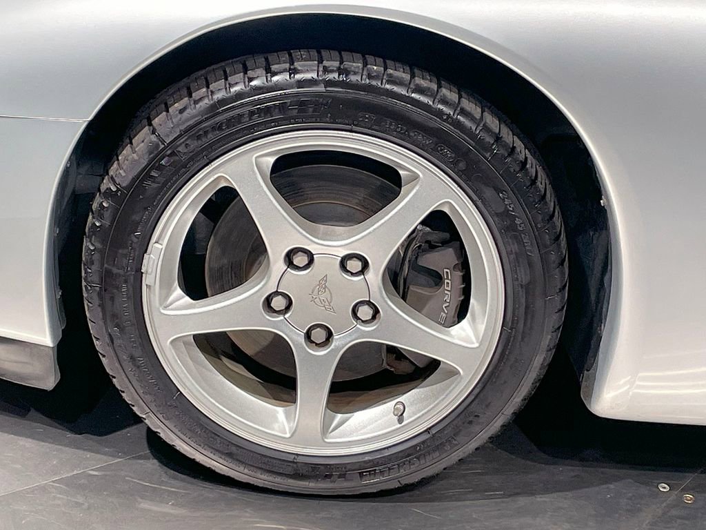Used 2000 Chevrolet Corvette Convertible w/ Performance Handling Pkg image 9