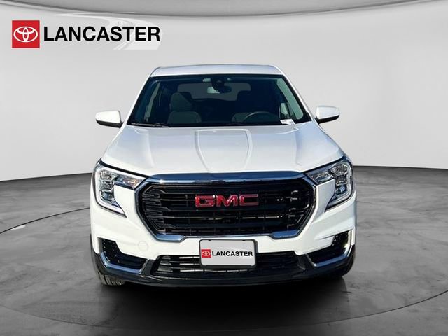 Used 2024 GMC Terrain SLE FWD image 2