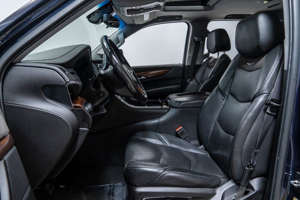 Used 2019 Cadillac Escalade Luxury AWD/4WD image 5
