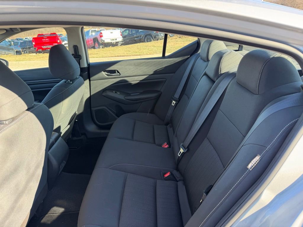 Used 2024 Nissan Altima 2.5 SV image 8