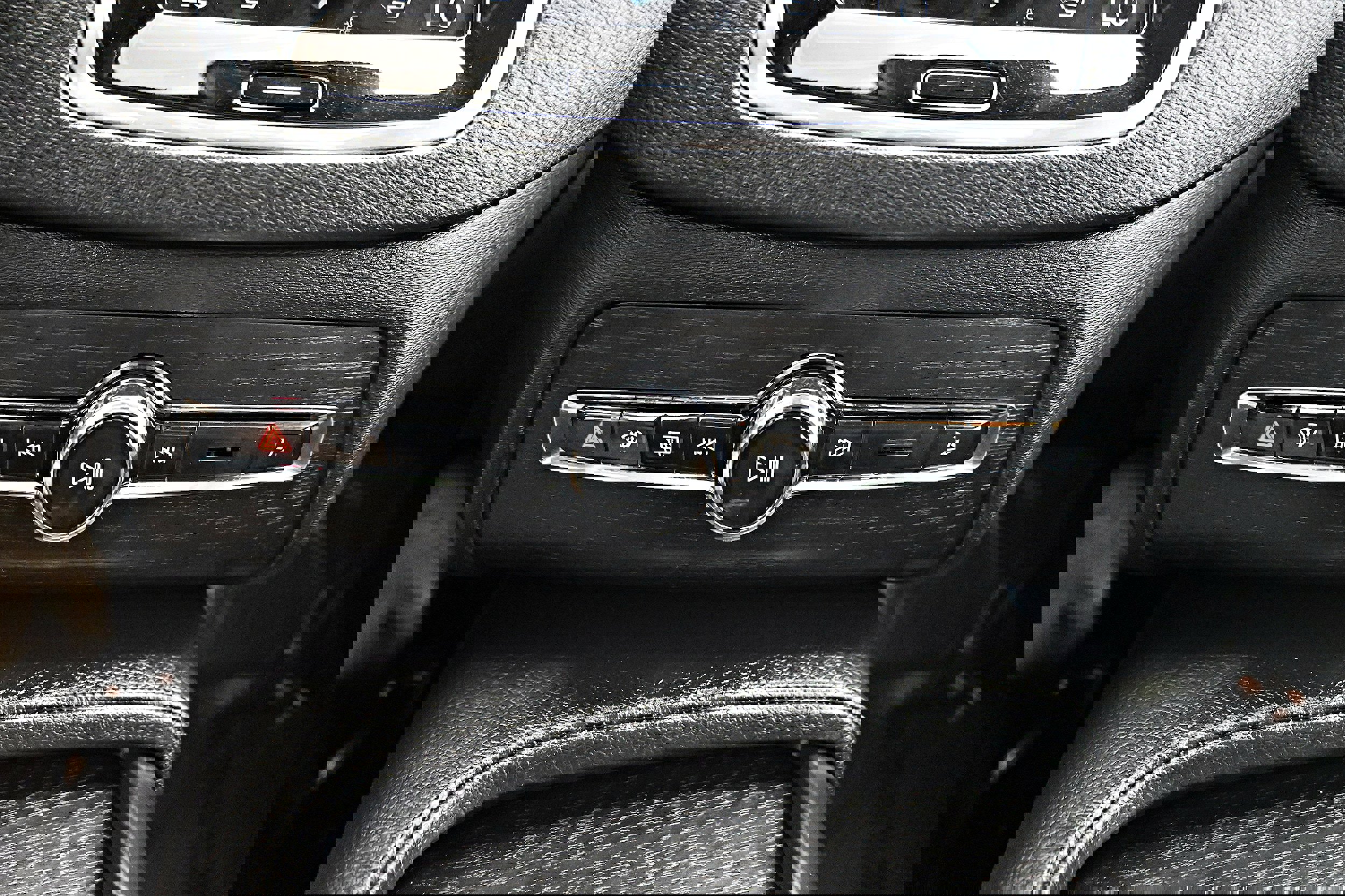 Used 2020 Volvo XC90 T6 Momentum image 18