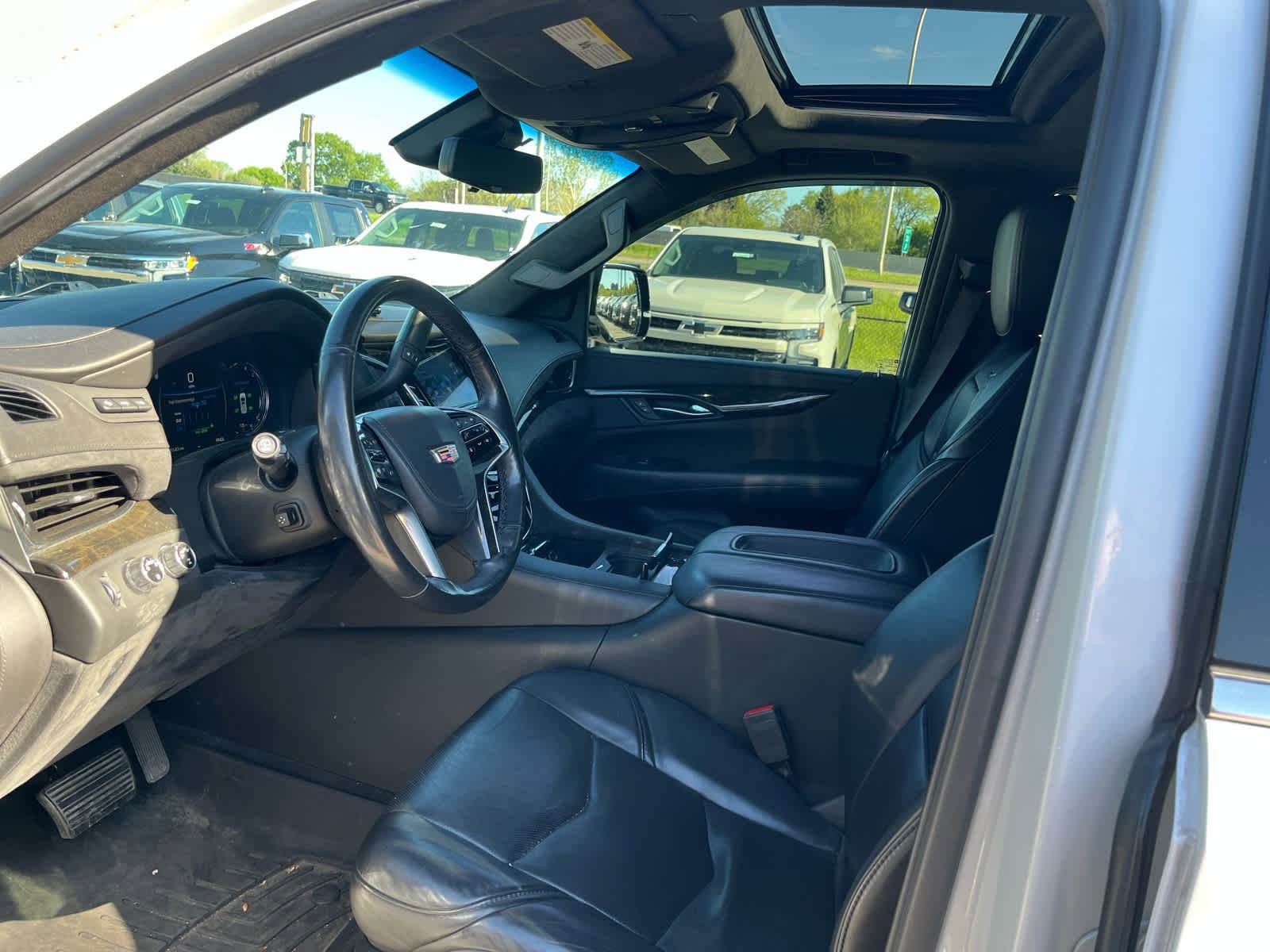 Used 2018 Cadillac Escalade Platinum AWD/4WD image 8
