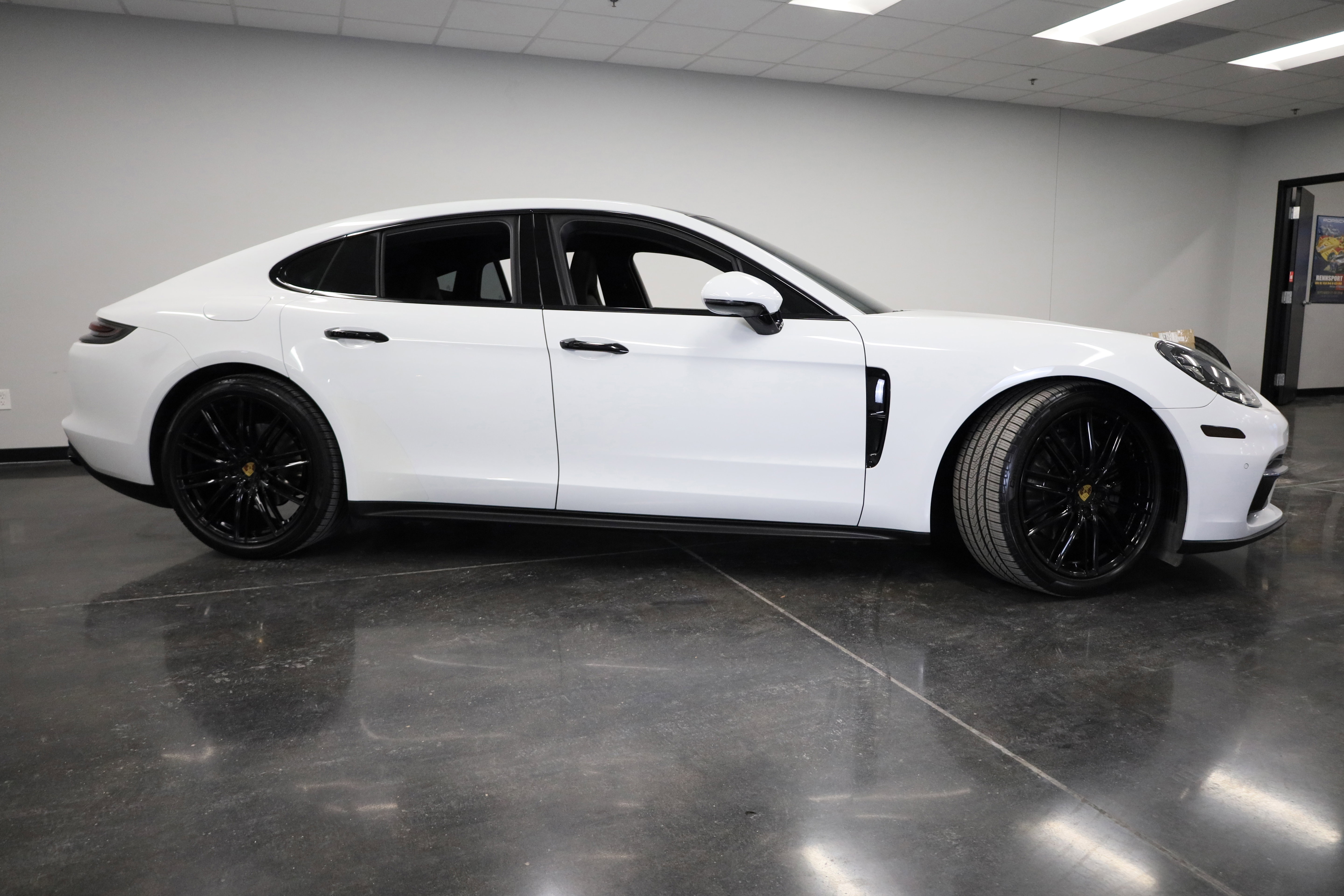 Used 2018 Porsche Panamera 4S image 7