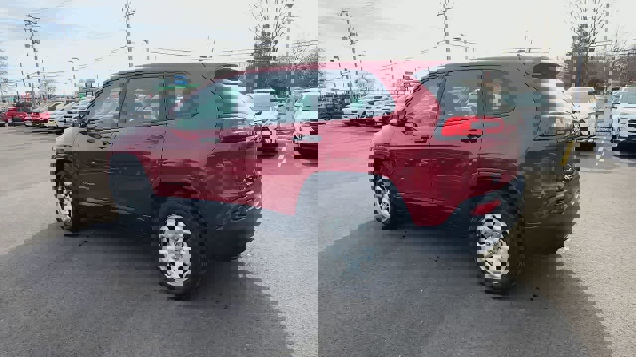 Used 2017 Jeep Cherokee Sport image 6