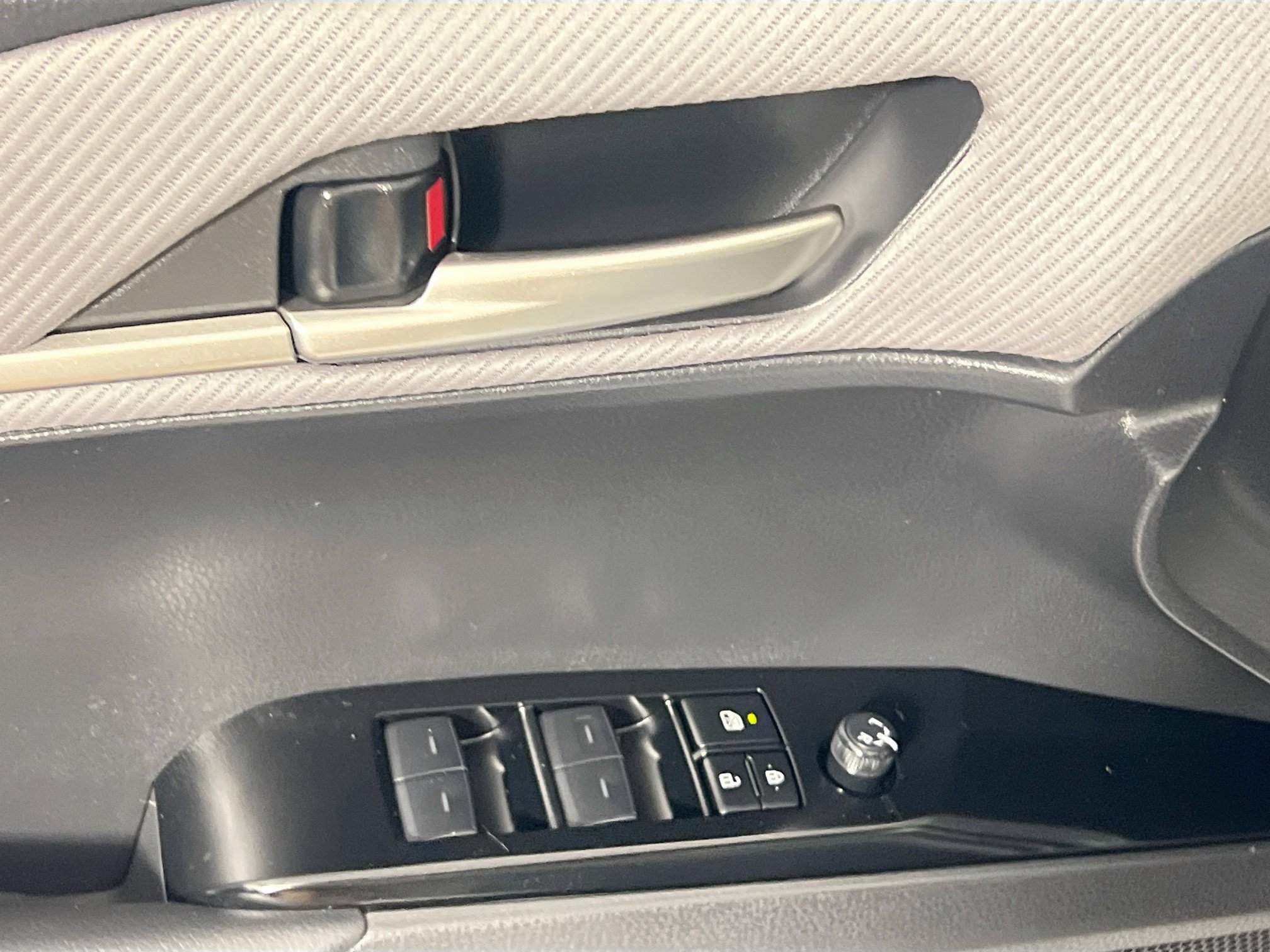 Used 2025 Toyota Camry SE image 16