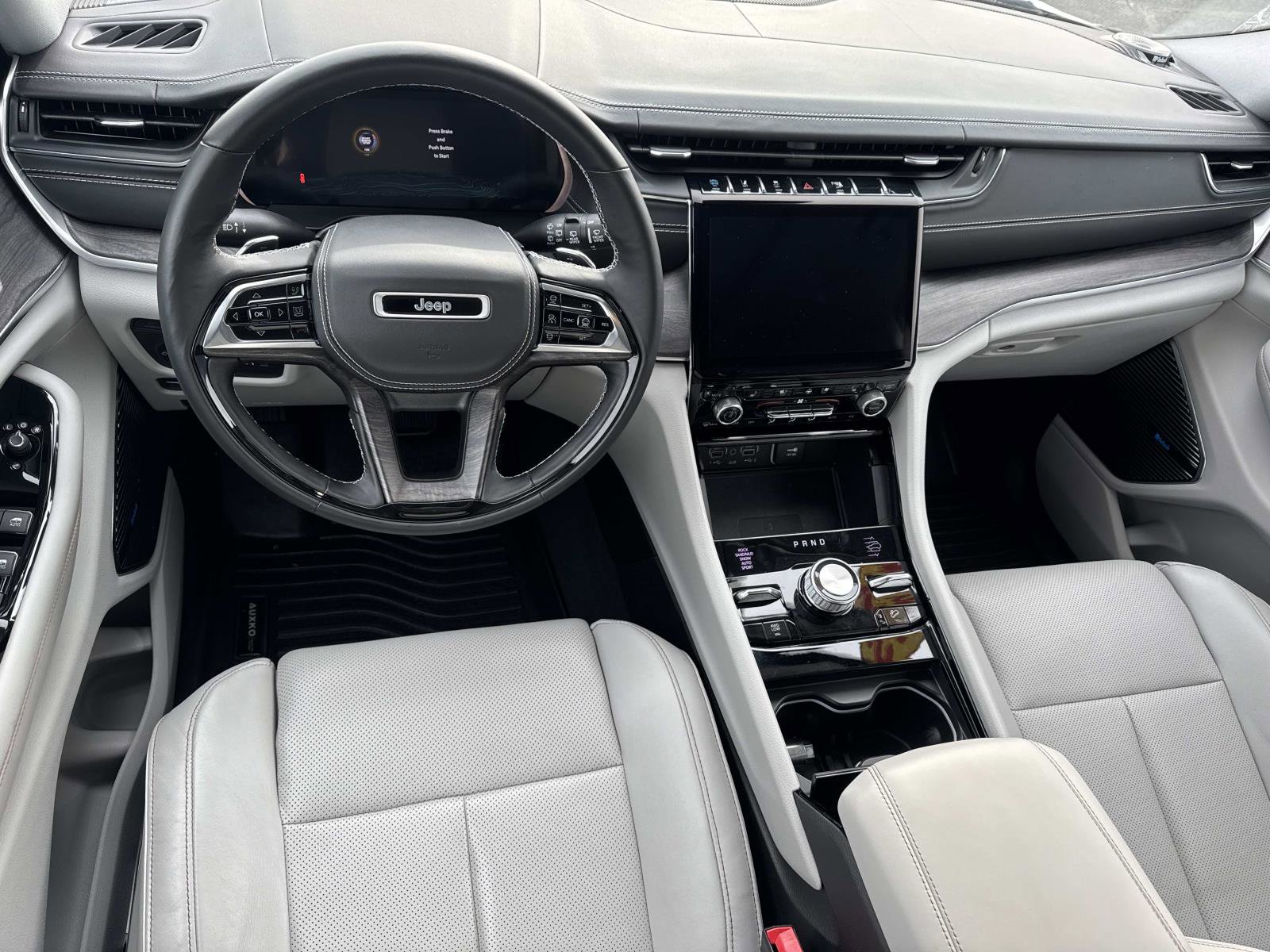 Used 2022 Jeep Grand Cherokee Overland w/ Advanced Protech Group III image 2