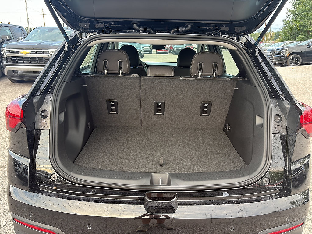 New 2027 Chevrolet Bolt LT w/ Comfort Package FWD image 12