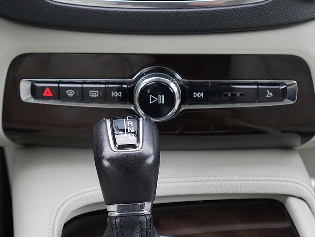 Used 2016 Volvo XC90 T6 Momentum w/ Momentum Plus Package image 22