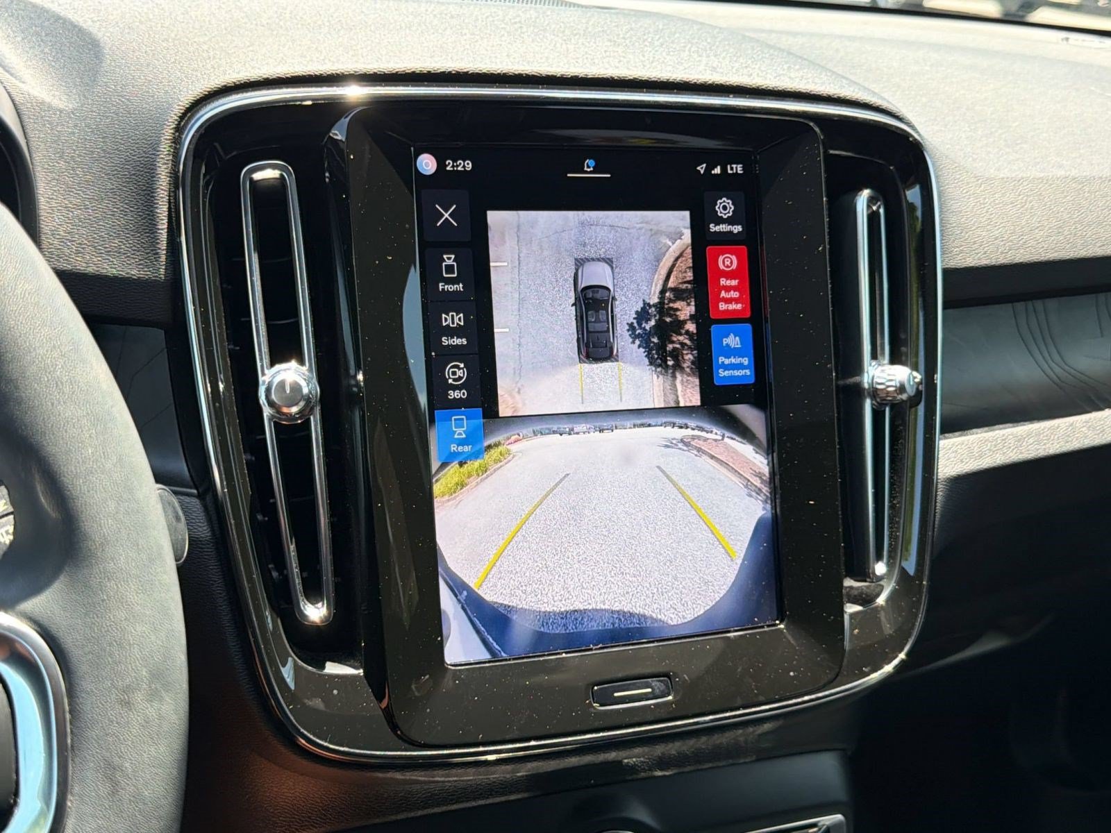 Certified 2024 Volvo C40 P8 Recharge Ultimate w/ Protection Package Premier RWD image 18