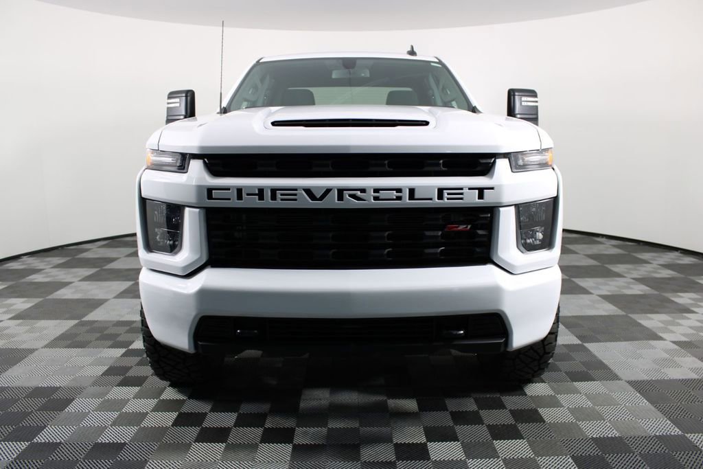 Used 2023 Chevrolet Silverado 2500 LT image 2