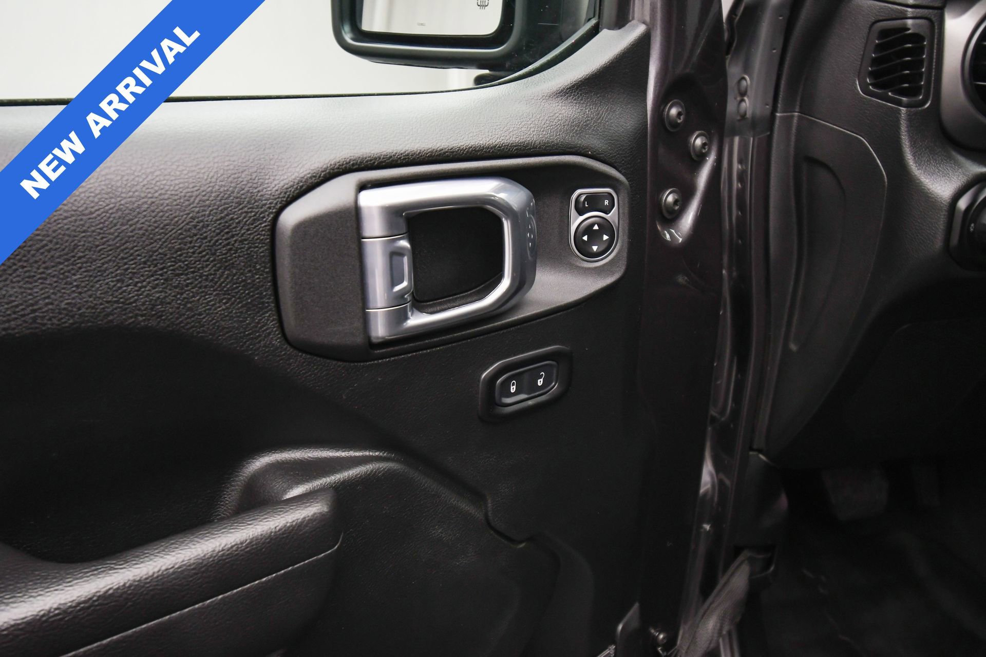 Used 2022 Jeep Wrangler Willys image 40