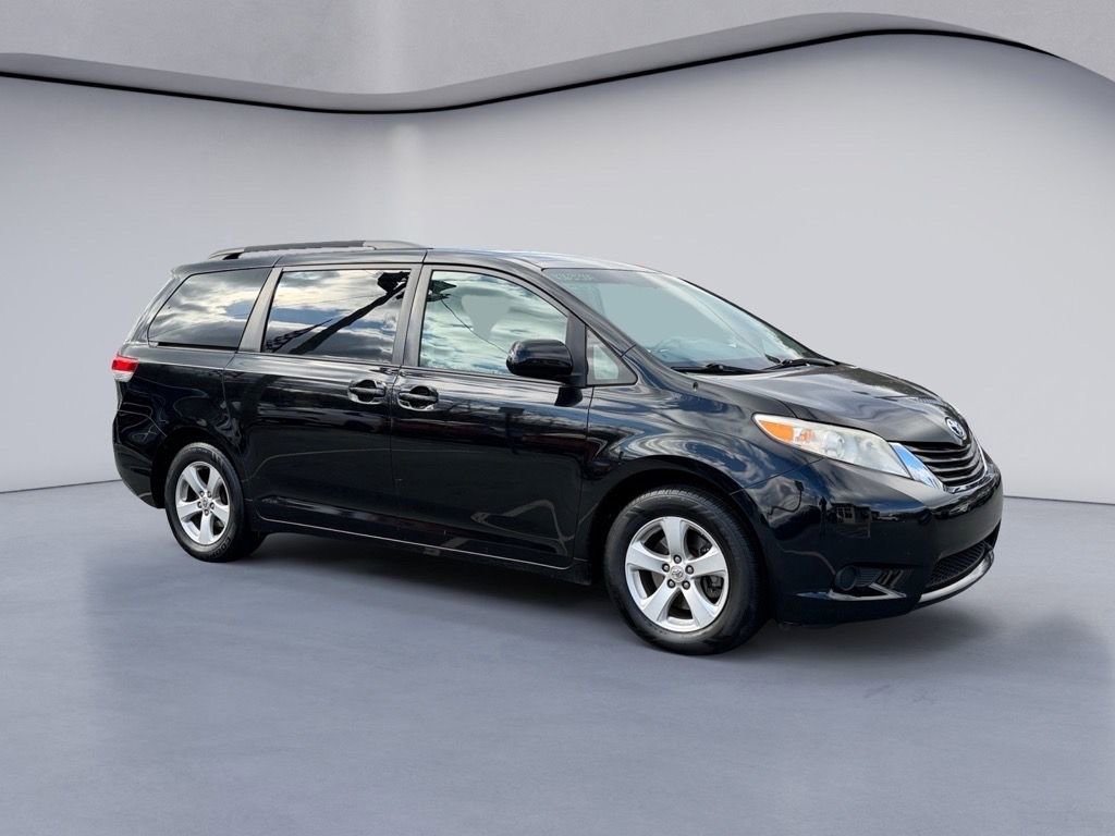 Used 2012 Toyota Sienna LE image 7