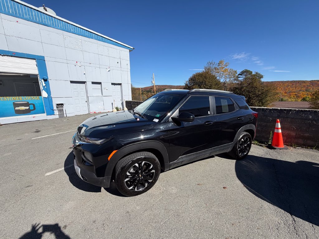 Used 2023 Chevrolet TrailBlazer LT AWD/4WD image 3
