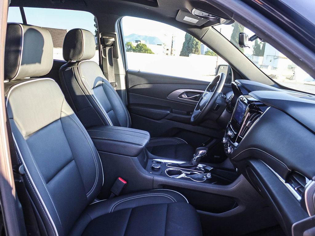 Used 2023 Chevrolet Traverse Premier w/ Redline Edition image 17