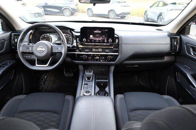 Used 2025 Nissan Pathfinder SV w/ SV Premium Package AWD/4WD image 26