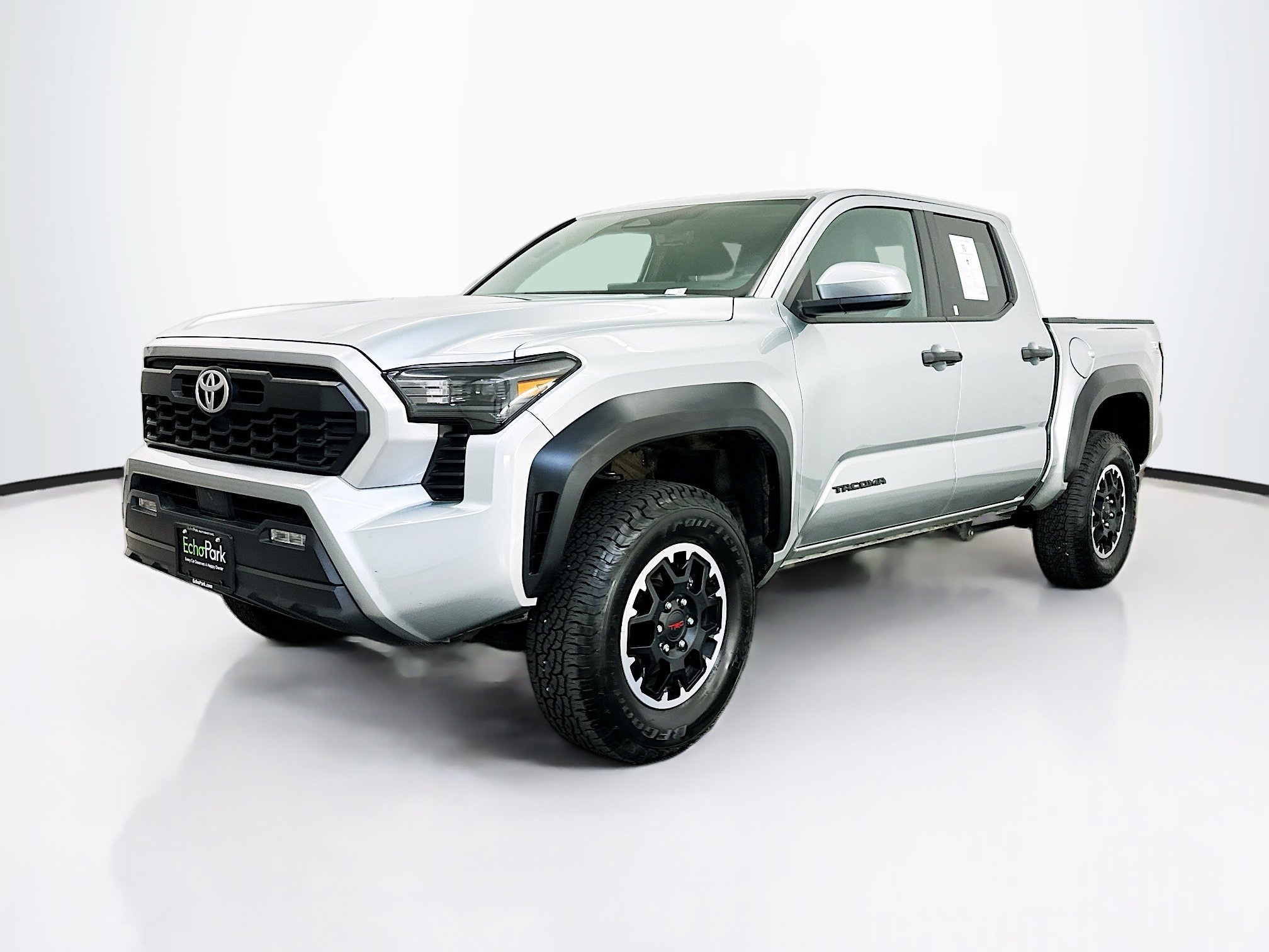 Used 2025 Toyota Tacoma TRD Off-Road AWD/4WD image 3