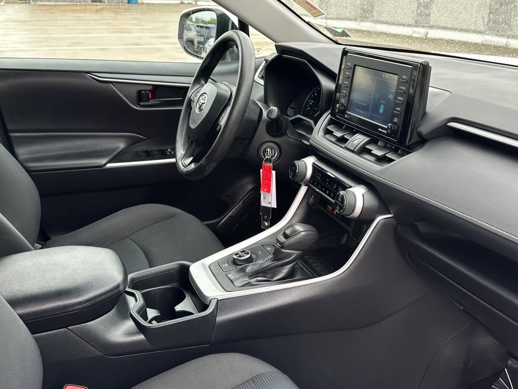Used 2021 Toyota RAV4 LE AWD/4WD image 12