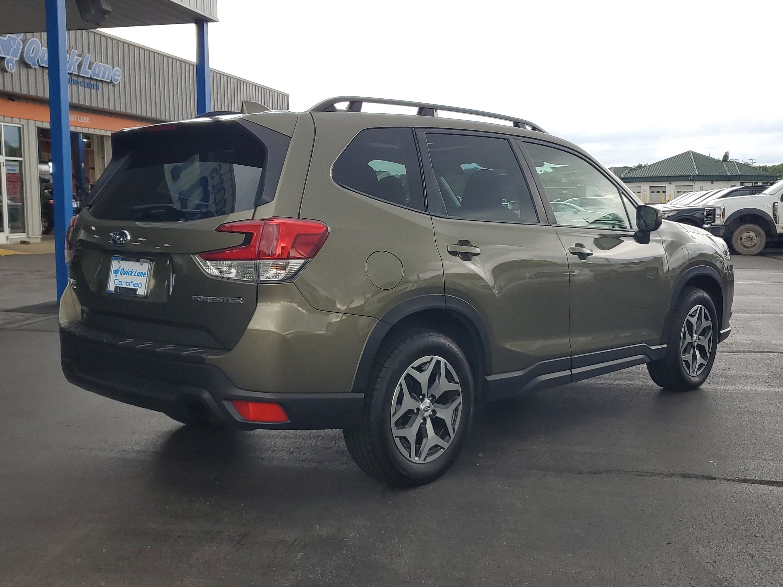 Used 2023 Subaru Forester Premium w/ Popular Package #2 AWD/4WD image 4