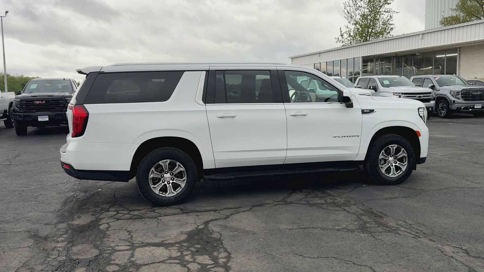 Certified 2023 GMC Yukon XL SLE w/ Max Trailering Package AWD/4WD image 9