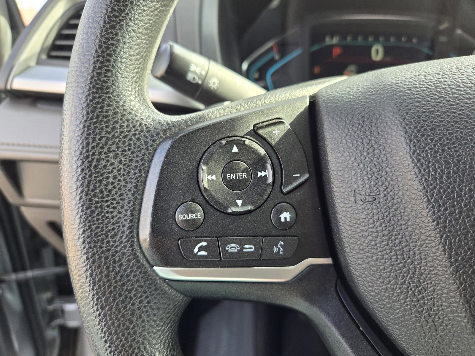 Used 2018 Honda Odyssey LX image 17