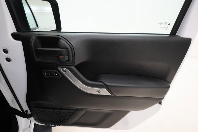 Used 2018 Jeep Wrangler Unlimited Sahara w/ Connectivity Group image 21