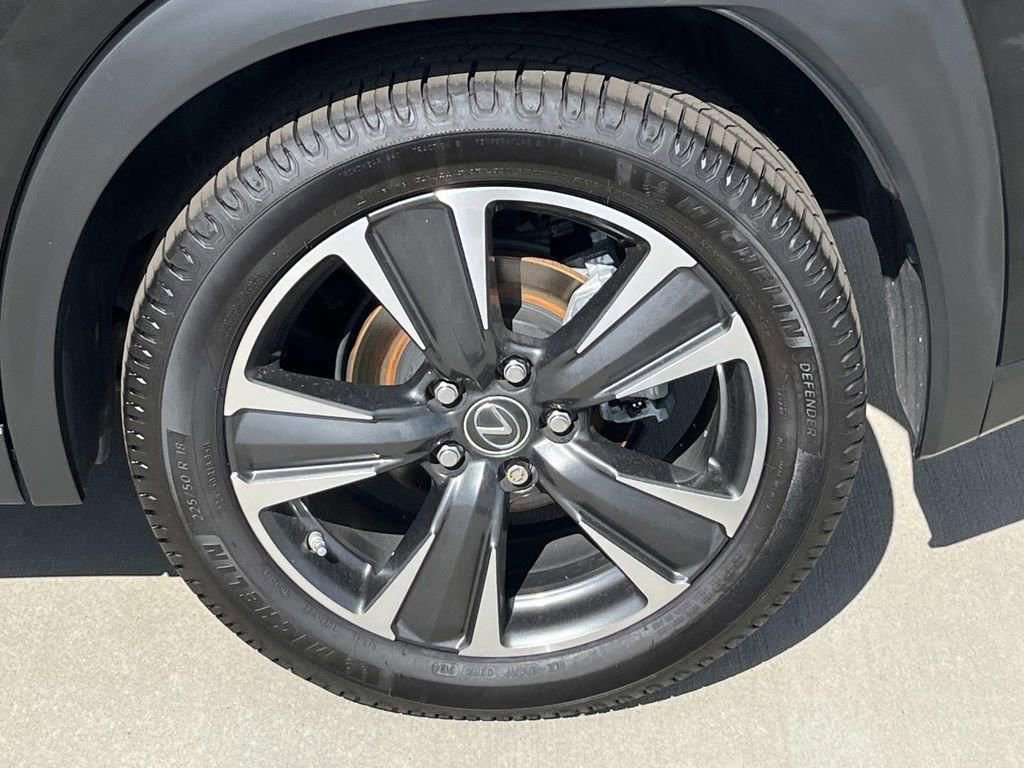 Used 2019 Lexus UX 200 w/ Premium Package image 11