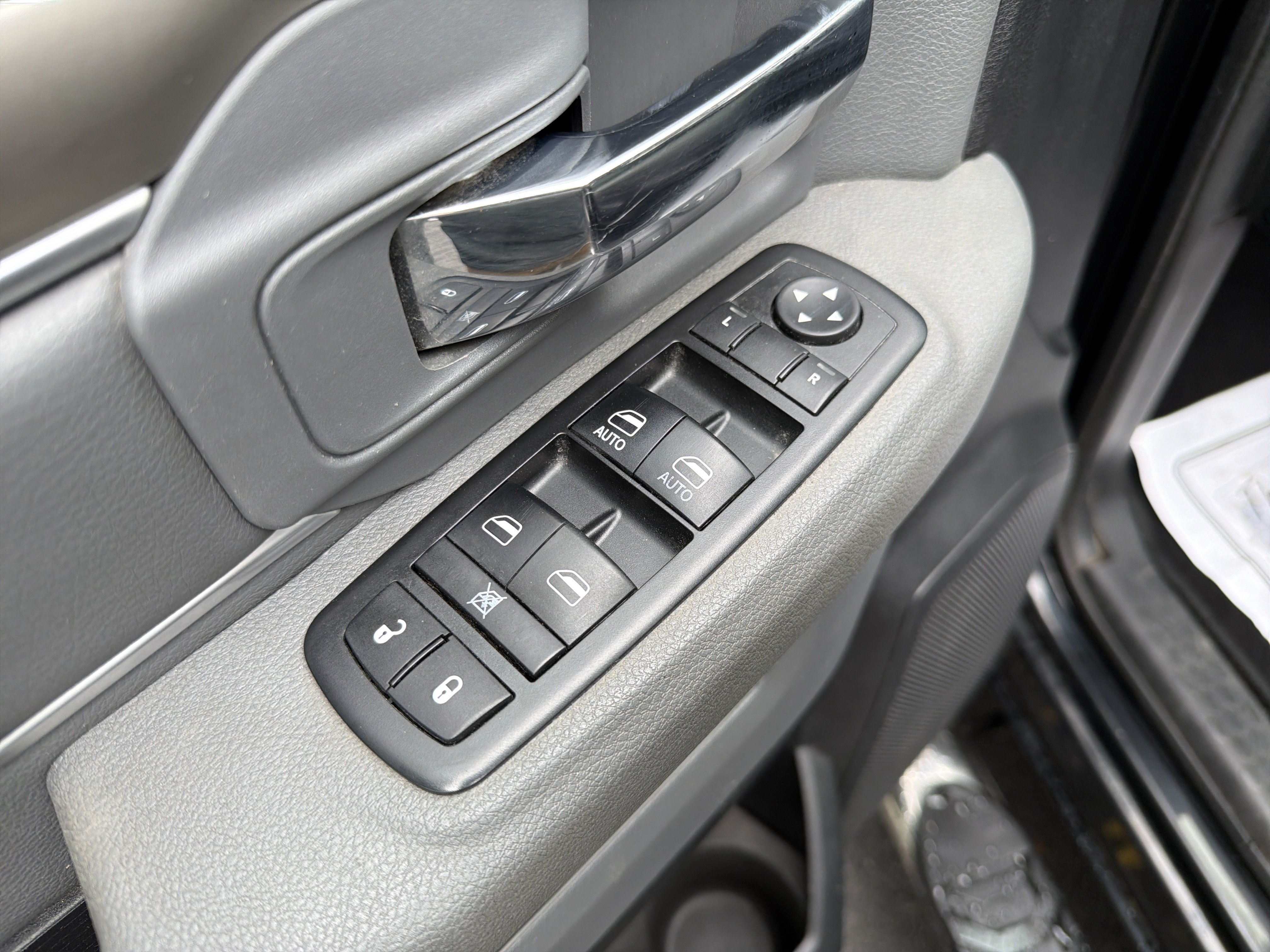 Used 2015 RAM 2500 SLT AWD/4WD image 9