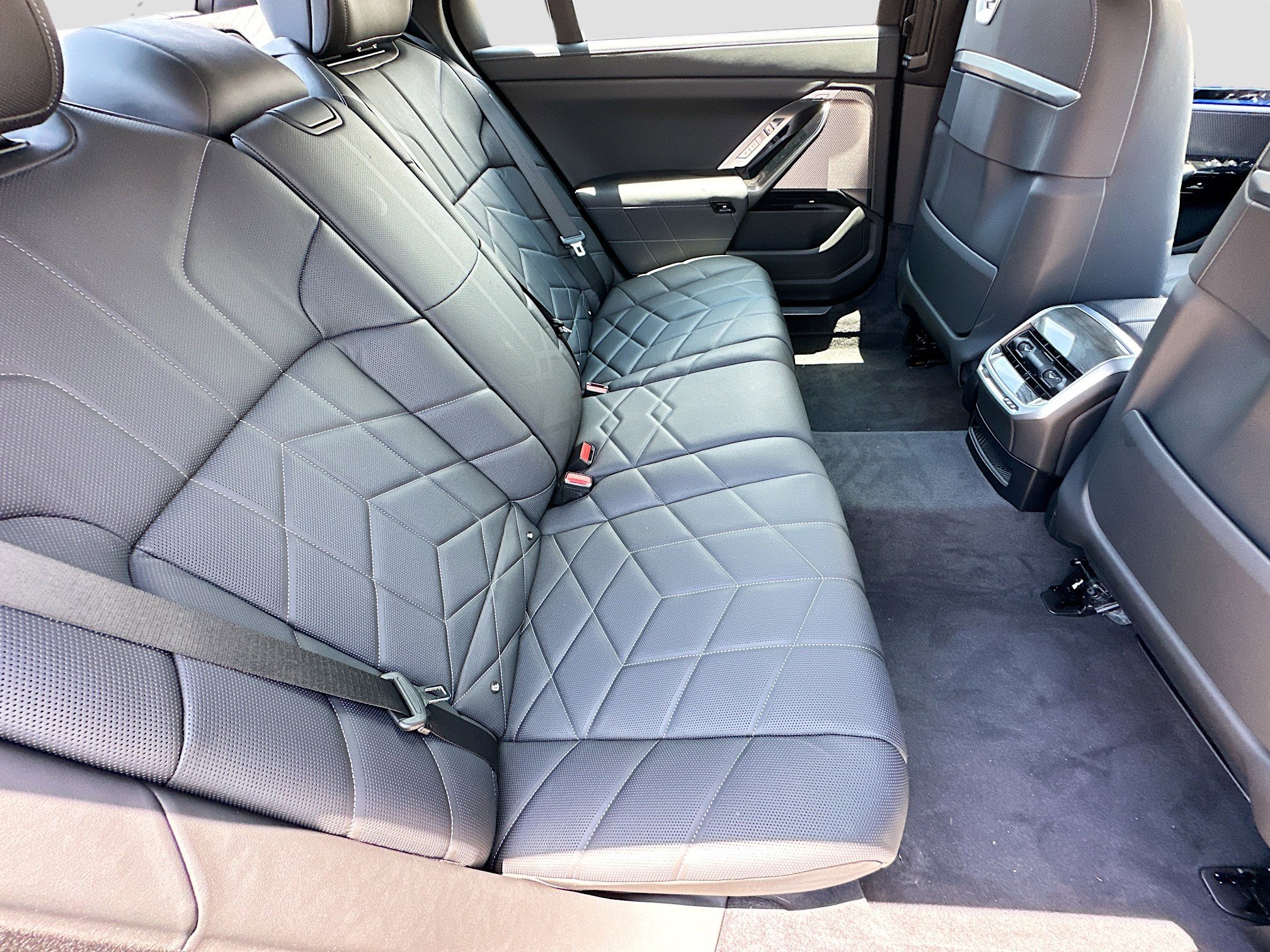 Used 2024 BMW i7 xDrive60 w/ Executive Package image 31