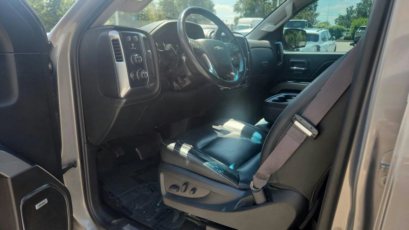 Used 2017 Chevrolet Silverado 2500 LTZ w/ LTZ Plus Package AWD/4WD image 10