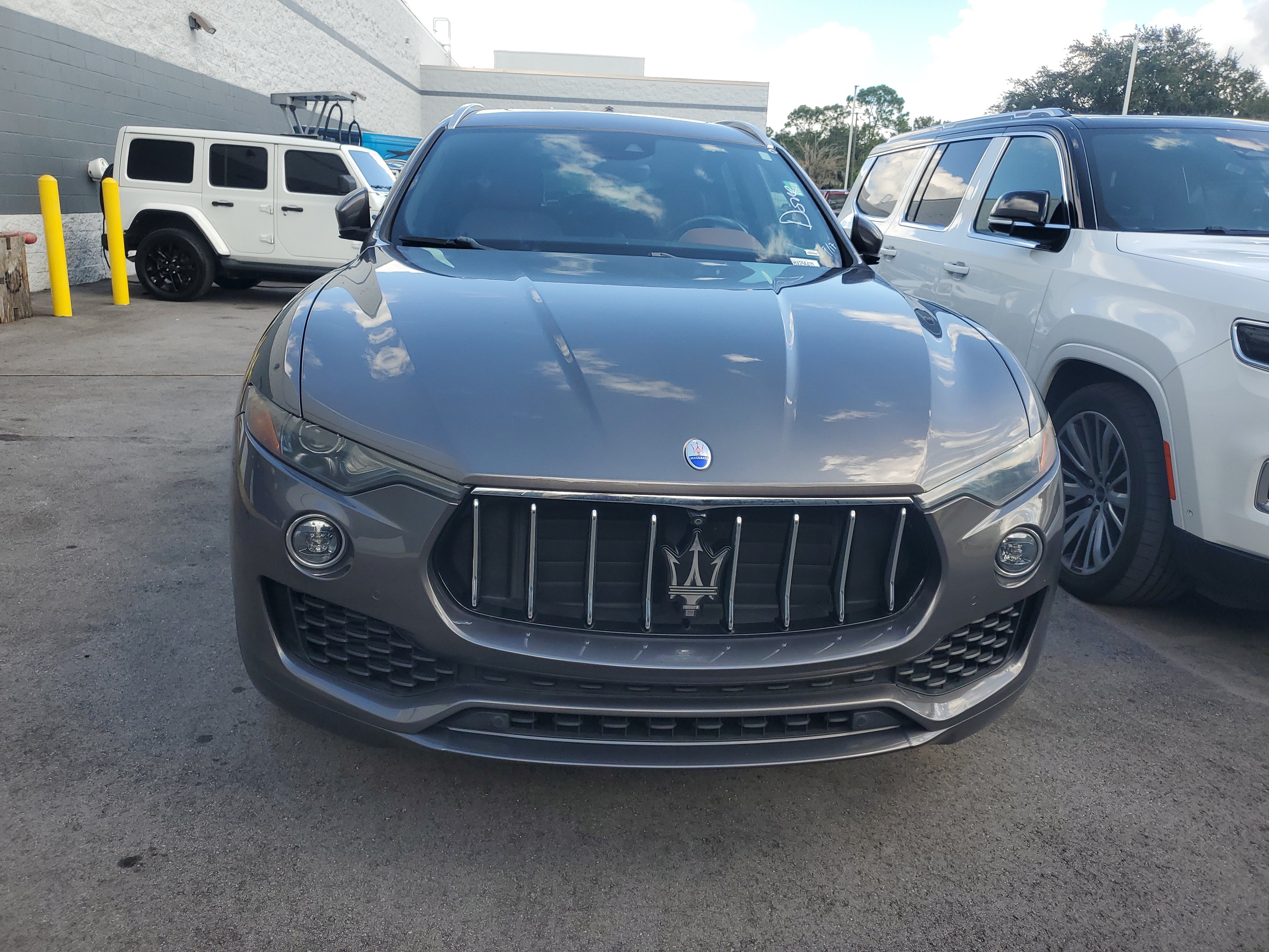 Used 2017 Maserati Levante S AWD/4WD image 3