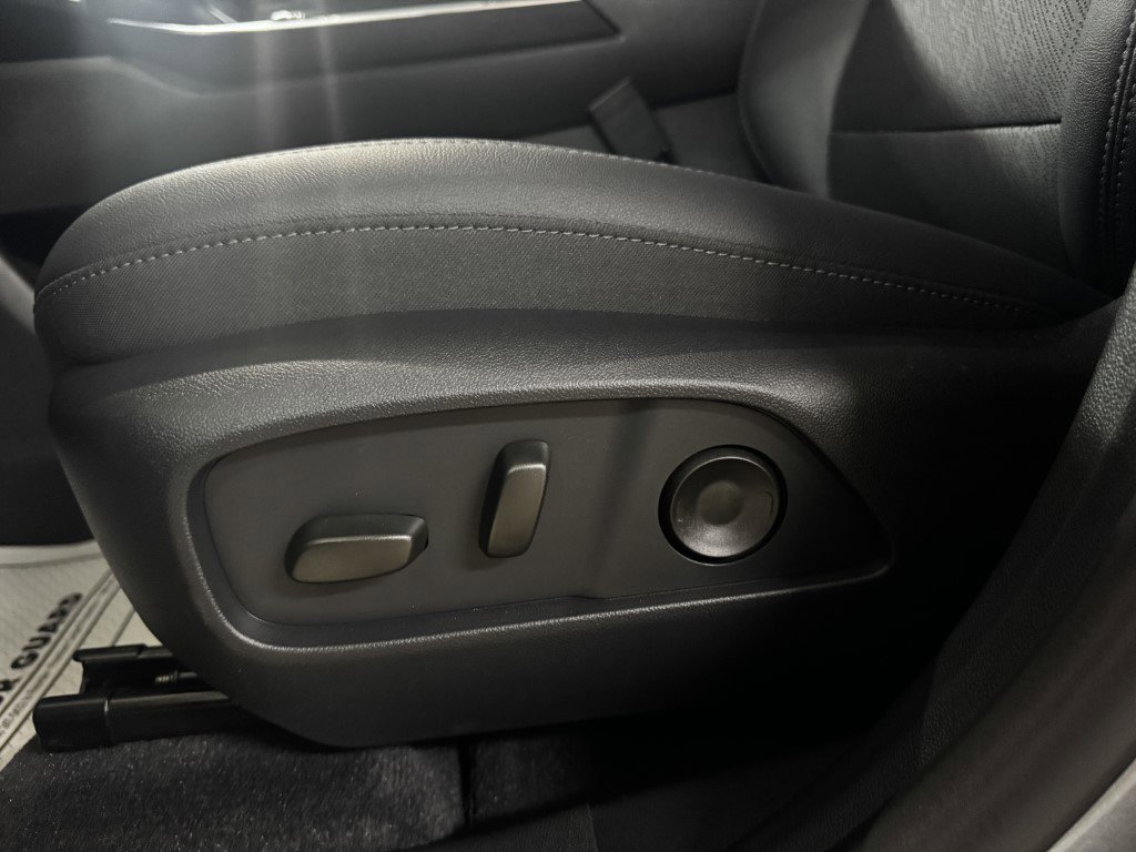 New 2026 Chevrolet Equinox LT w/ Convenience Package II image 23