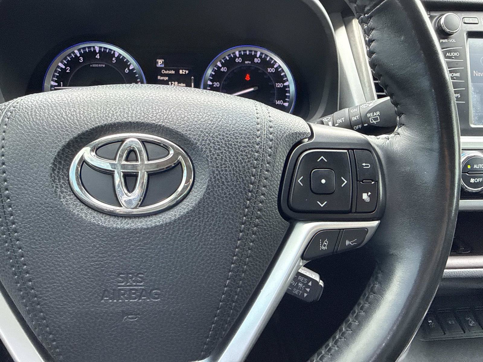 Used 2019 Toyota Highlander XLE AWD/4WD image 18