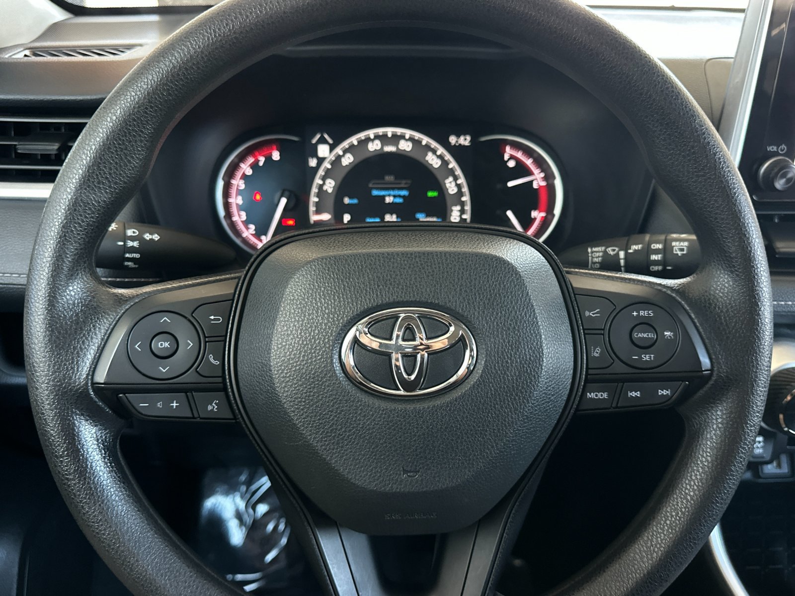 Used 2025 Toyota RAV4 XLE AWD/4WD image 21