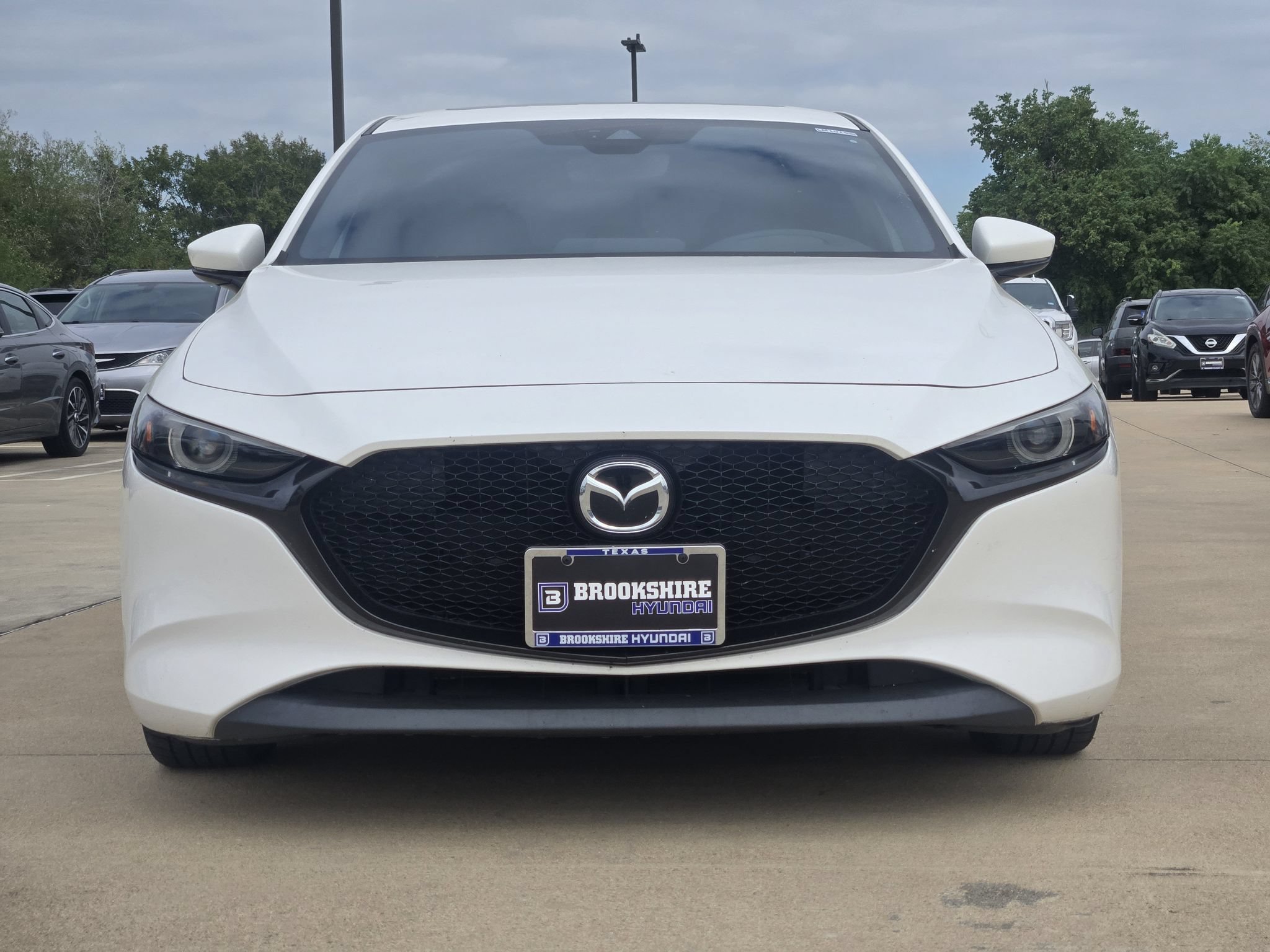 Used 2019 MAZDA MAZDA3 Hatchback w/ Premium Package FWD image 2
