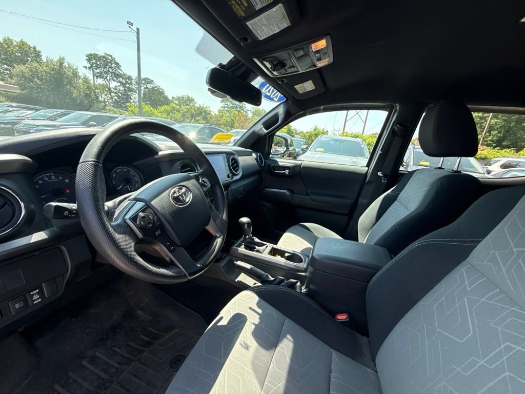 Used 2020 Toyota Tacoma TRD Off-Road w/ Technology Package AWD/4WD image 16