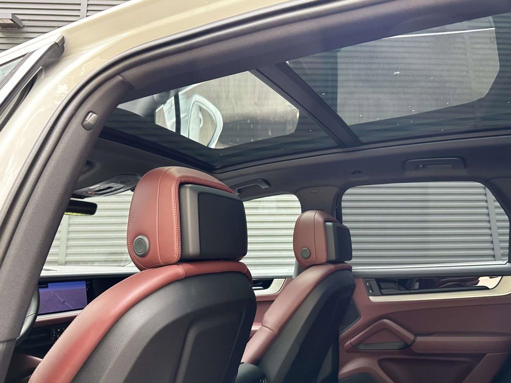New 2025 Porsche Cayenne S AWD/4WD image 15