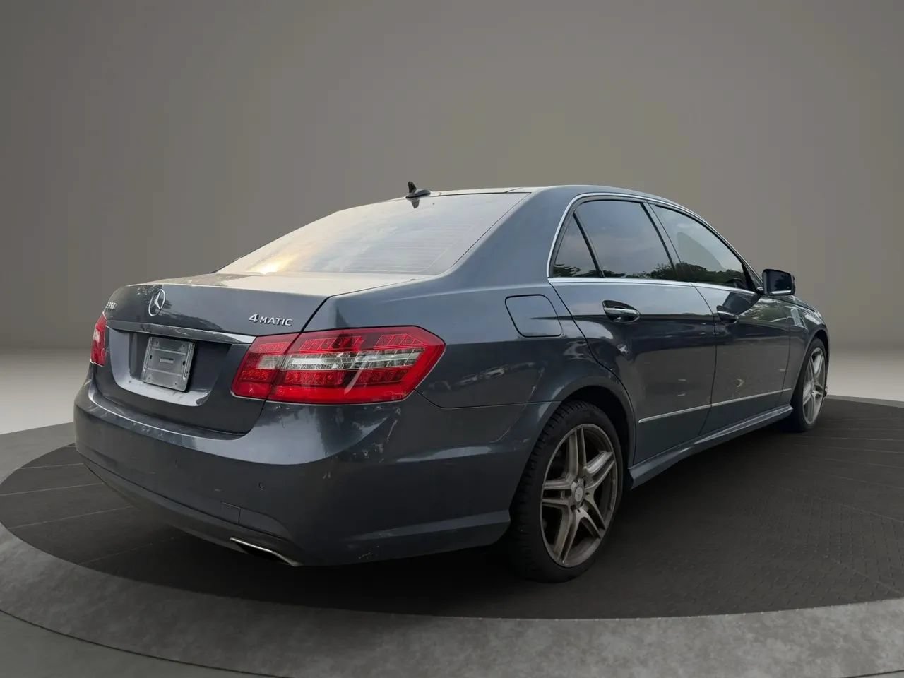 Used 2011 Mercedes-Benz E 550 4MATIC Sedan image 5