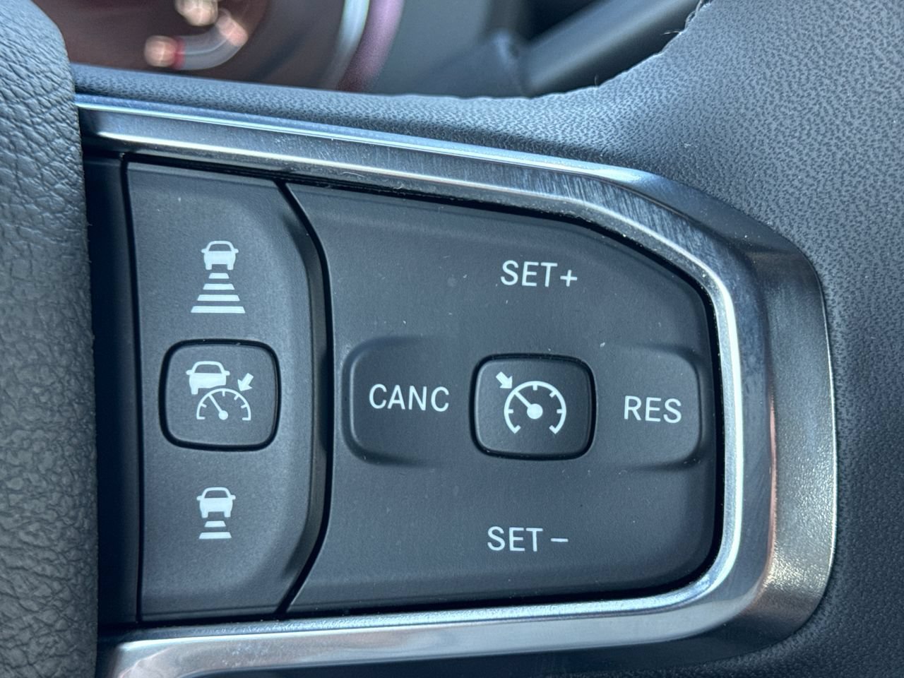 Used 2025 RAM 2500 Laramie AWD/4WD image 30