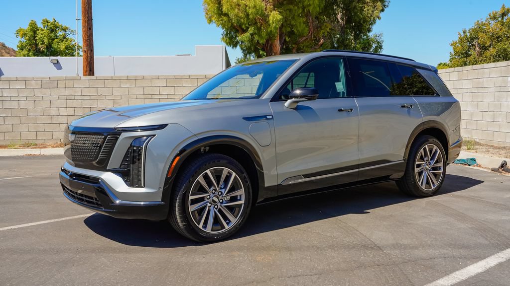 New 2027 Cadillac Vistiq Sport w/ LPO, Floor Liner Package AWD/4WD image 3