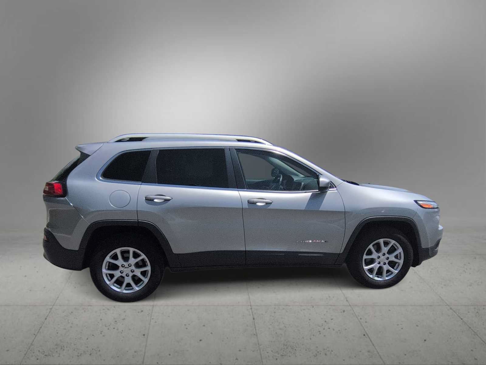 Used 2016 Jeep Cherokee Latitude w/ Cold Weather Group AWD/4WD image 9