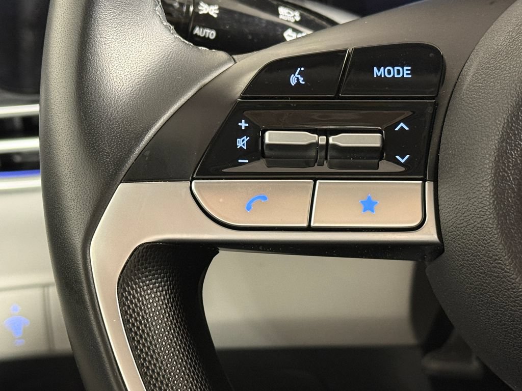 Certified 2025 Hyundai Elantra Limited FWD image 42