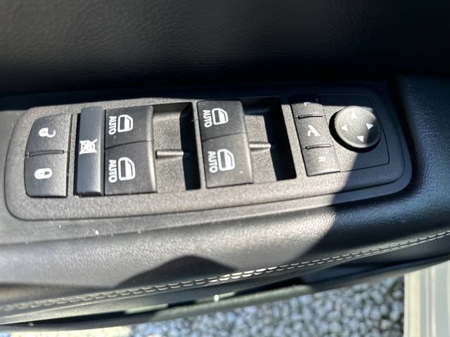 Used 2025 Chrysler Pacifica Limited AWD/4WD image 27