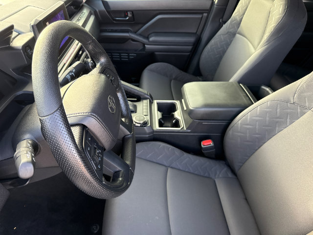 Used 2025 Toyota Tacoma SR5 AWD/4WD image 18