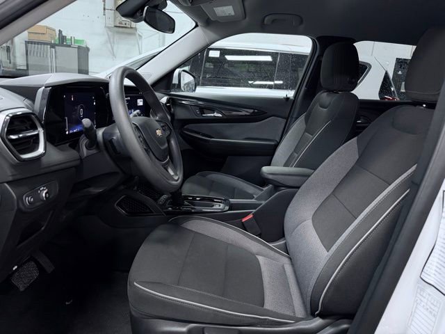 Used 2025 Chevrolet TrailBlazer LT AWD/4WD image 15
