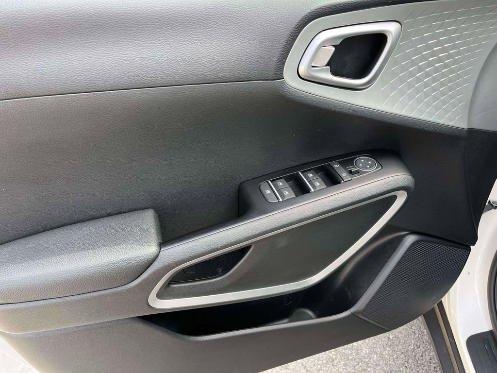 Used 2020 Kia Soul LX image 13