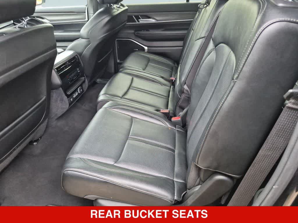 Used 2024 Jeep Wagoneer L Series II w/ Flexible Seating Group AWD/4WD image 19