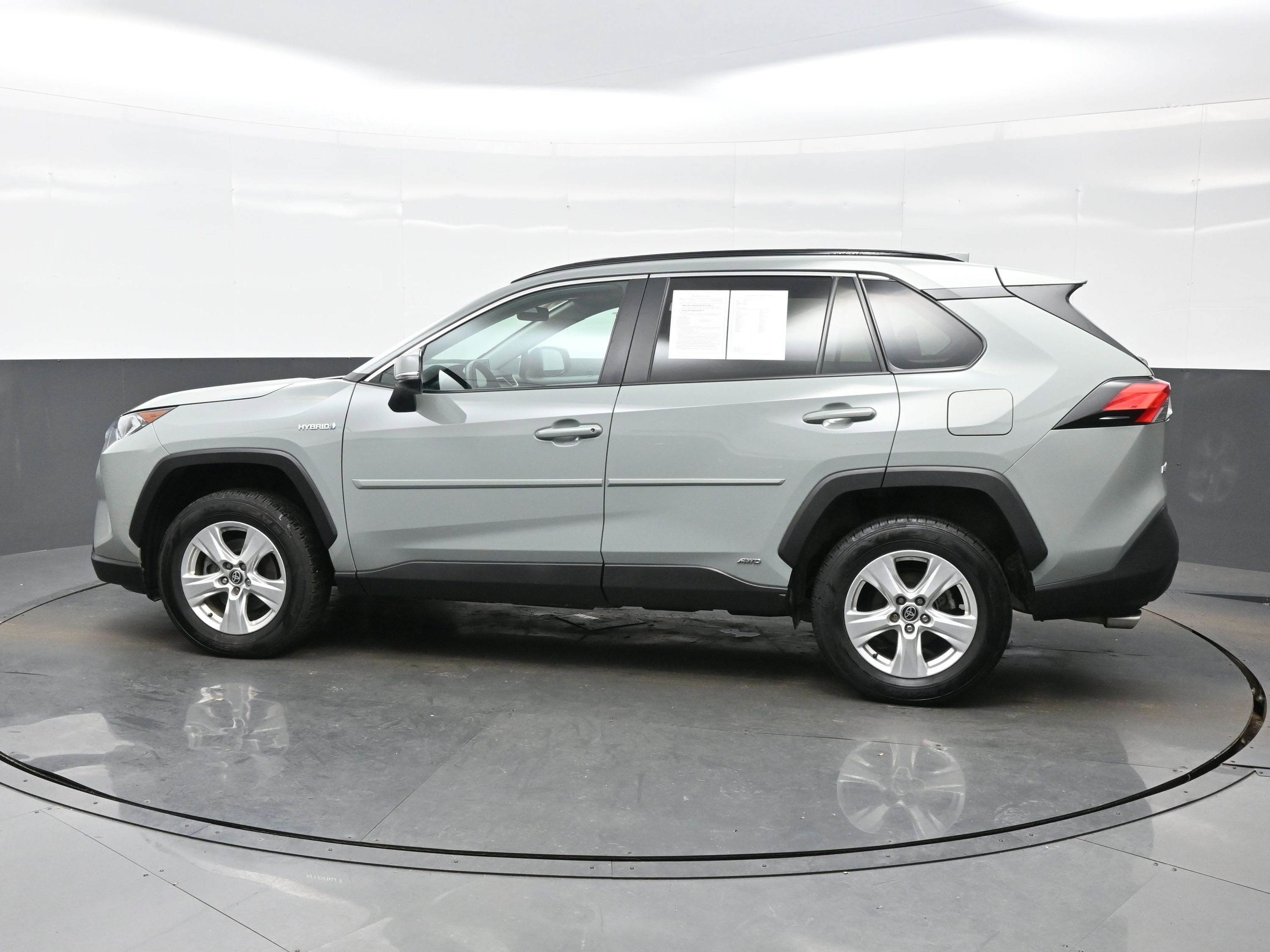 Used 2021 Toyota RAV4 XLE w/ Convenience Package image 3