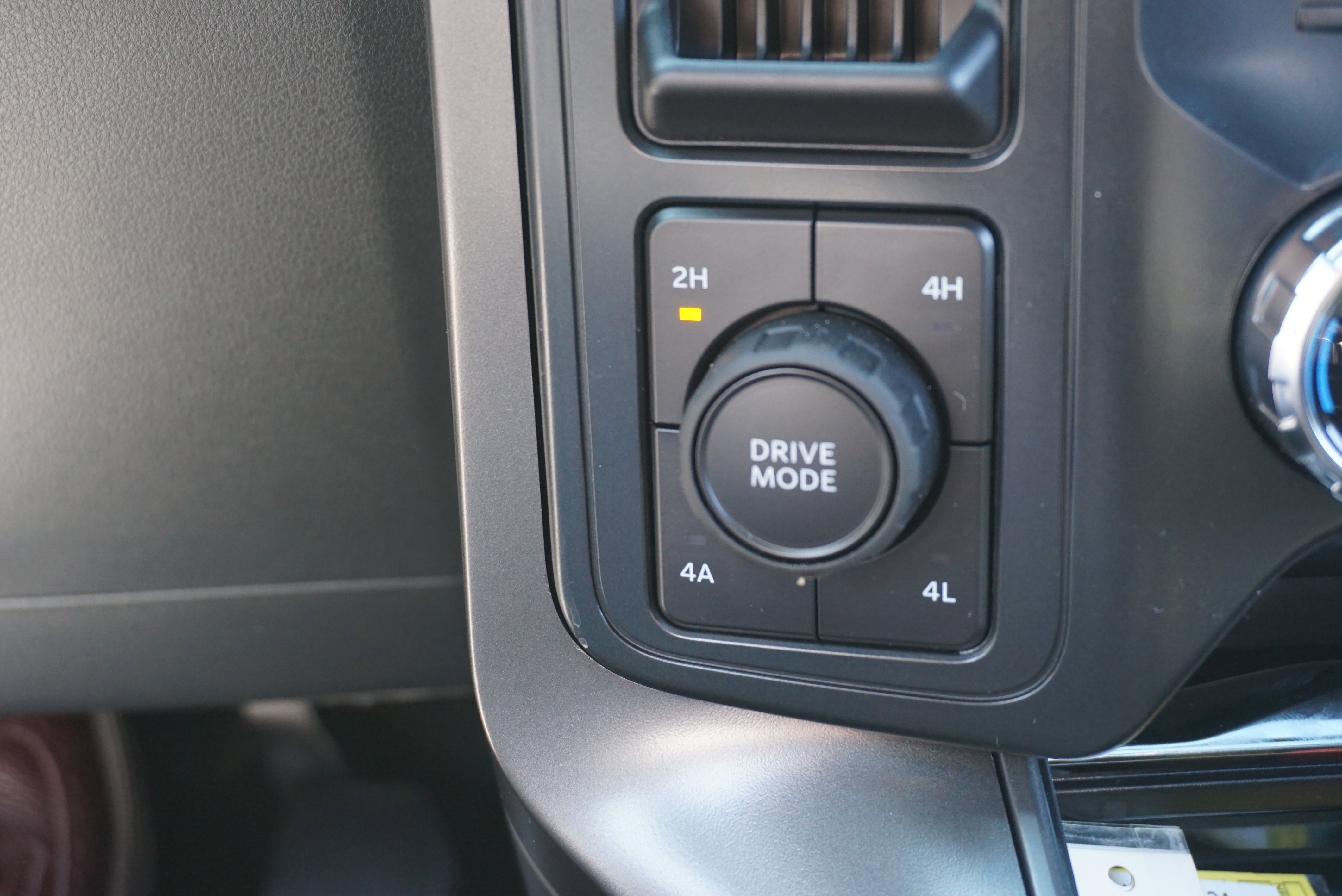 Used 2025 Ford F150 Lariat image 13